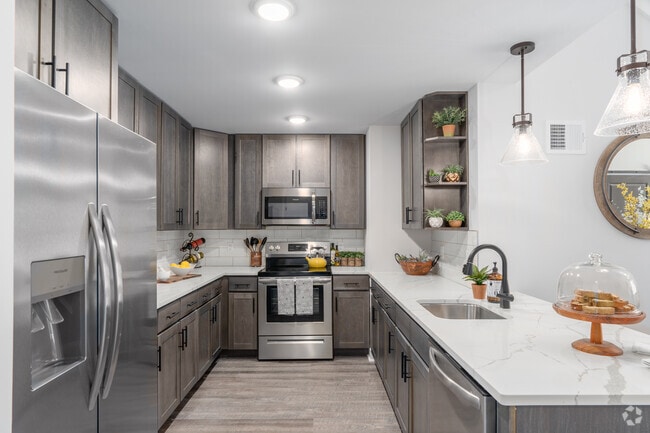 Sycamore 2Br, 2Ba Loft - 1320SF Kitchen