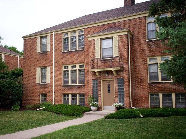 Building Photo - 5108/5112 Mtka Blvd