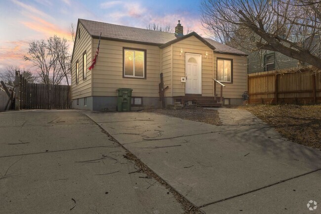 Building Photo - 2 Bed 1 Bath Home in Pocatello