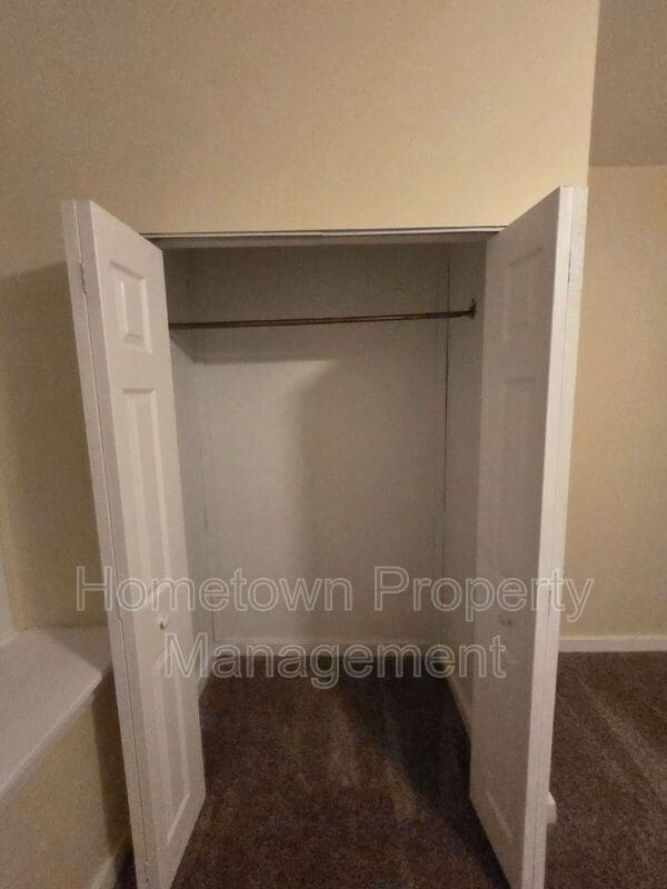 Photo - 3623 Derry St