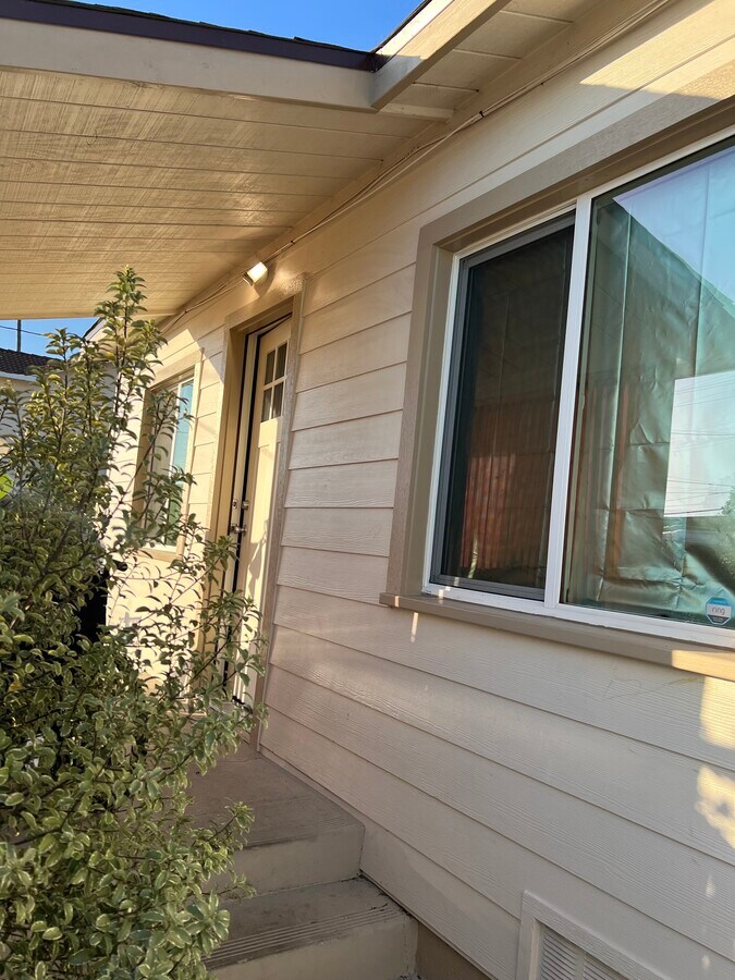 Photo - 1905 E Thompson Blvd