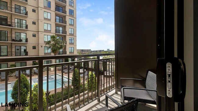 2727 Albany St Unit 605