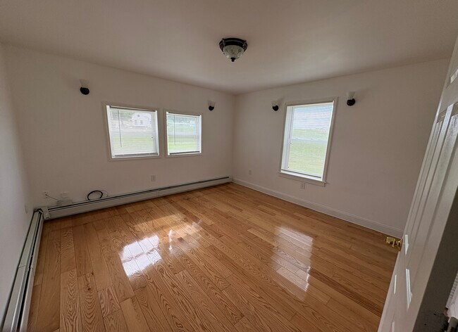 Photo - 65 Juliet Dr Unit Rear apartment