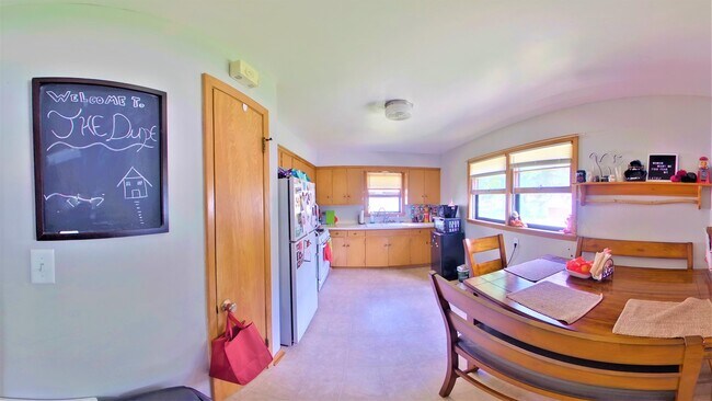 Building Photo - 879 Clayland St Rental