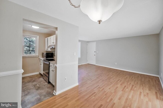 Photo - 704 S Arlington Mill Dr Unit 204