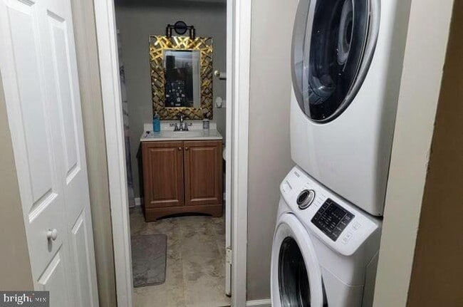 Photo - 10109 Prince Pl Unidad 103-9A