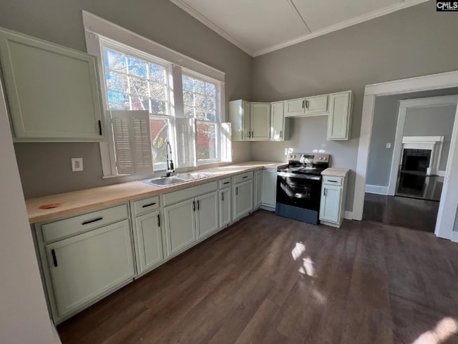 Photo - 1957 Broughton St