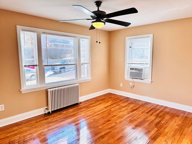 Photo - 908 Hudson Ave Unit Apt 5