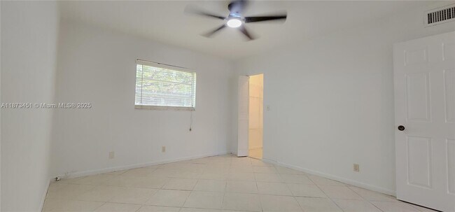Photo - 304 NW 30th Ct Unit 102