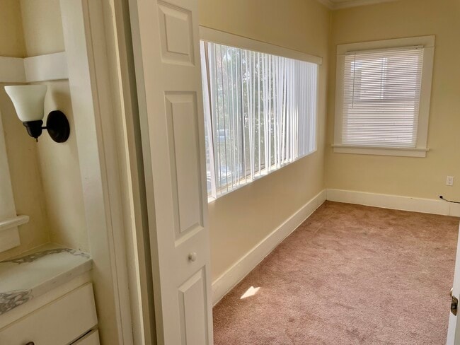 Photo - 445 W 11th St Unidad #445