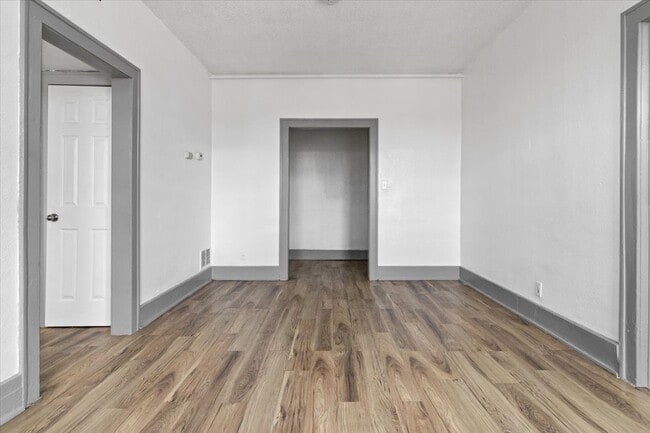 Photo - 2215 Lansing St