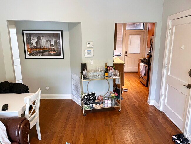 Photo - 3435 N Lakewood Ave Unit 2