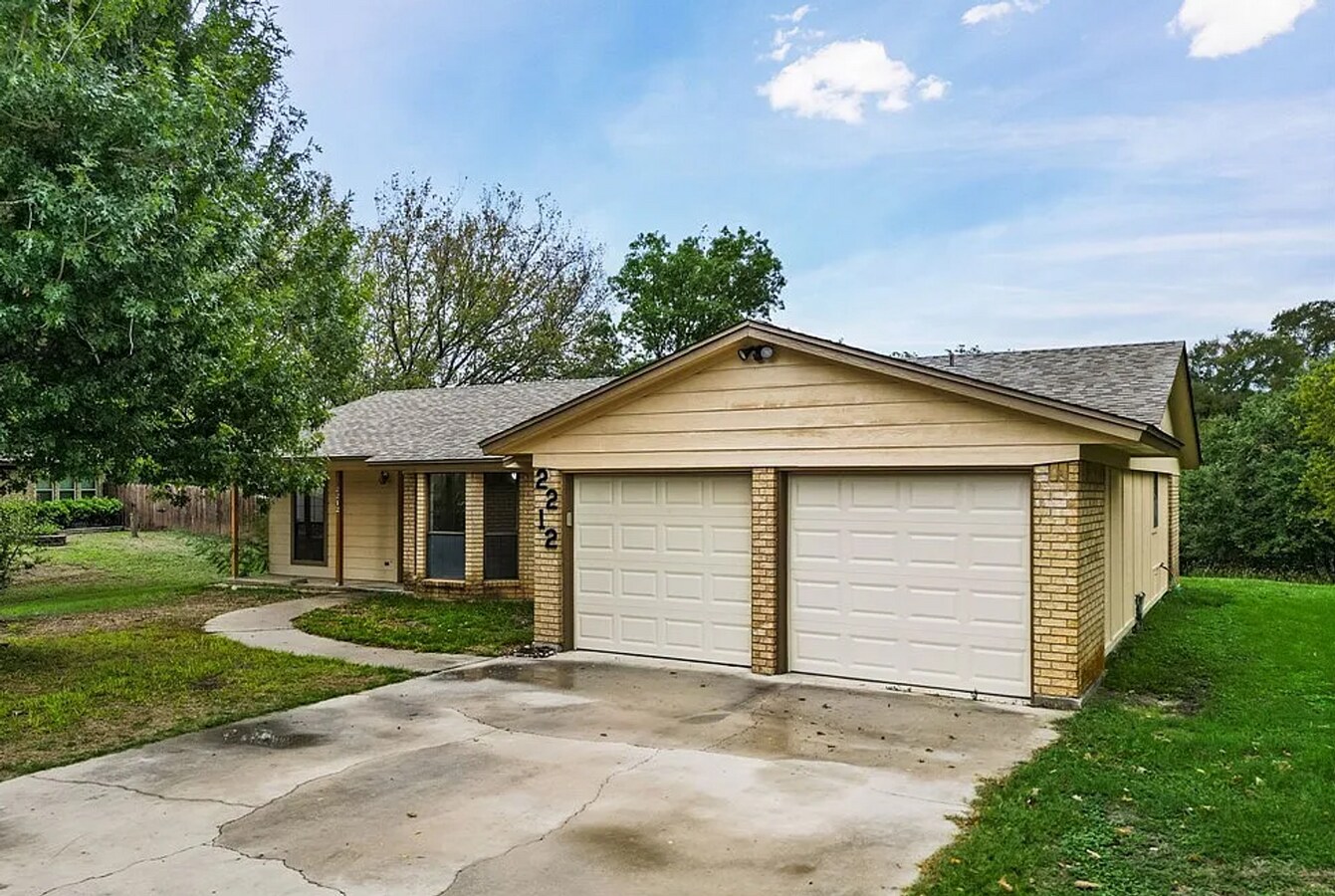 Photo - 2212 Phyllis Dr