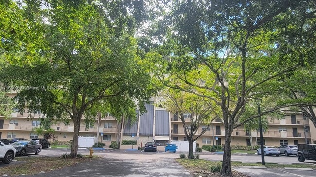 Building Photo - 3300 W Rolling Hills Cir Unit 303 Rental