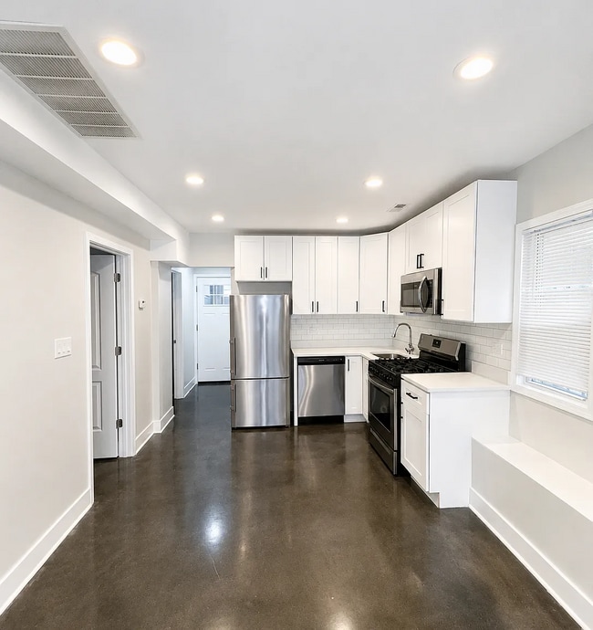 1905 N Kenneth Ave Unit 1905 N Kenneth Ave