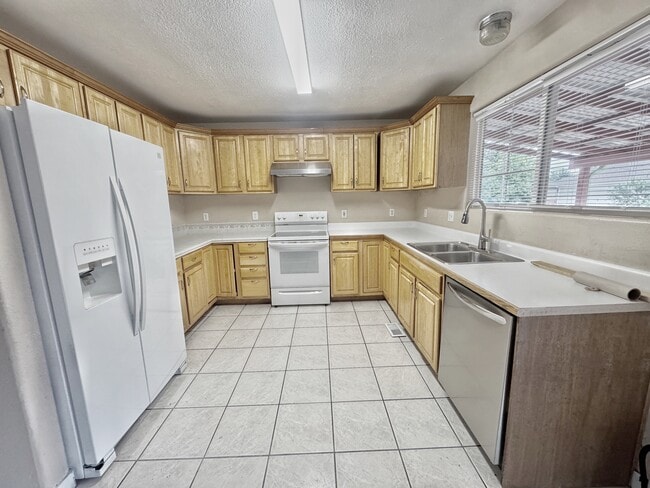 Building Photo - 2132 Fairplay St Unit Upper Level Rental