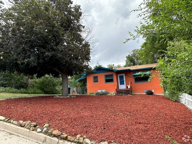 Building Photo - Charming & Colorful 2-Bedroom Cottage Near... Rental