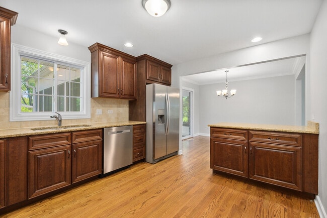 Photo - 433 Hackberry Rd