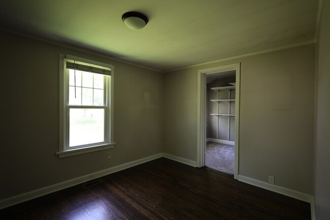 Photo - 18 Belle Plaine Ave