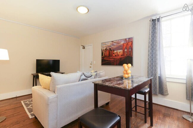 1728 Swann Street Northwest Unidad 2