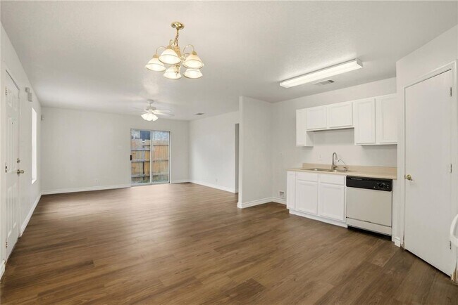 Building Photo - 4727 Gavlick Farm