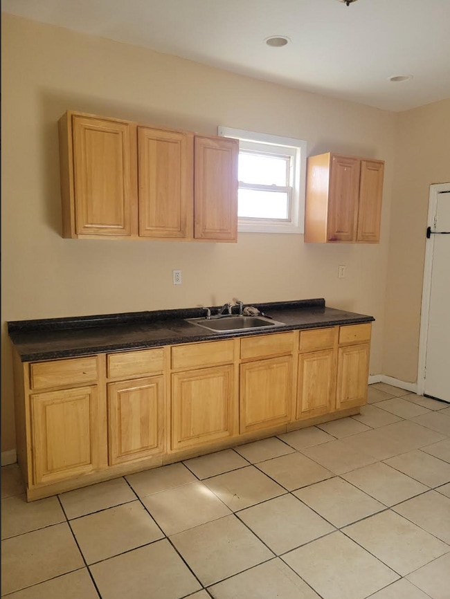 Eat in kitchen - 422 S 7th St Unit 2nd Floor