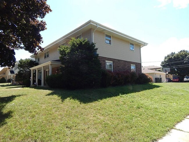 Photo - 10409 W Grant St