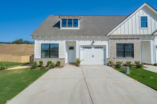 Building Photo - Elevated Rental Home with Community Amenities