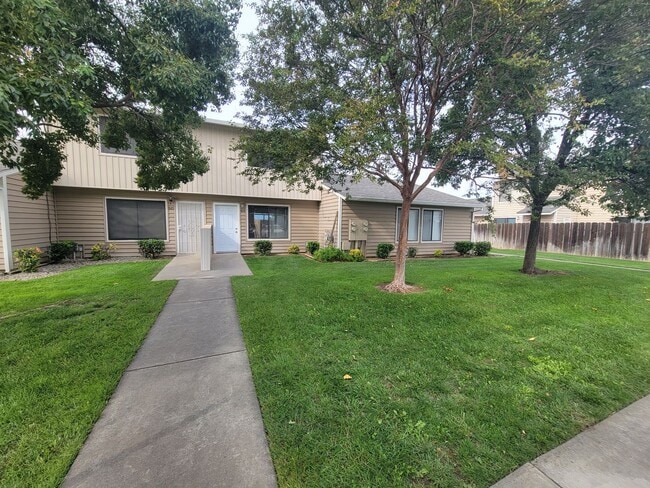 Building Photo - 2 Story Condo in Corning - Richfield Garde...