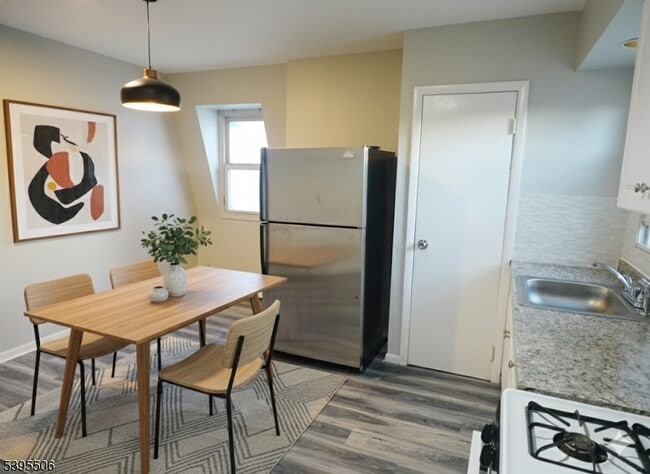 Building Photo - 510 Morris Ave