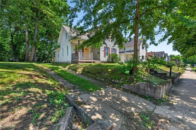 Photo - 505 Brown St