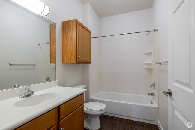 B1 2BR, 2BA - 1,064SF - Second Bathroom