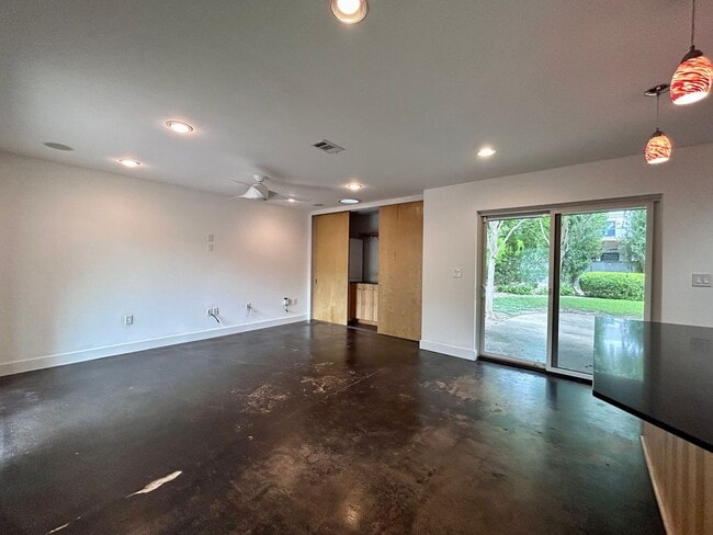 Photo - 1718 Giles St