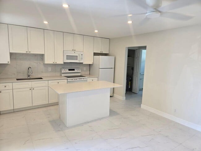 Photo - 620 S Broadway Unit 4