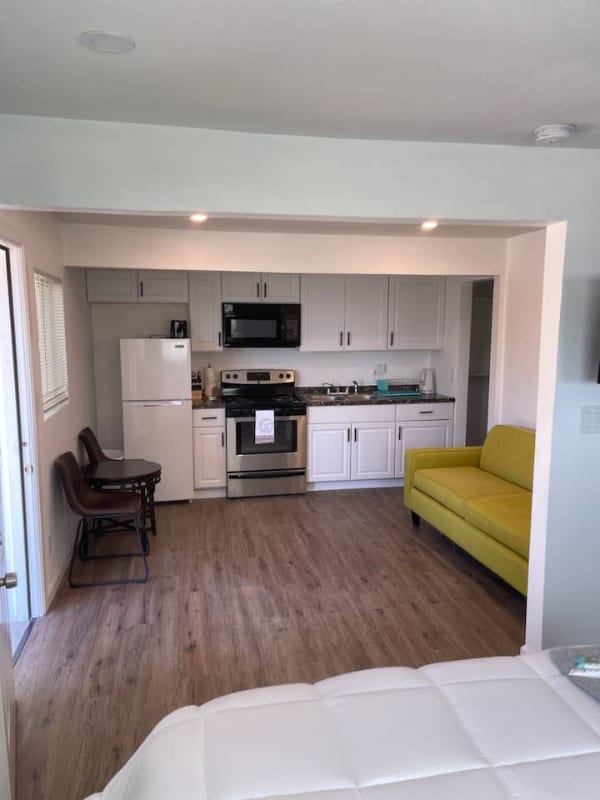 Photo - 3345 Lakeshore Blvd Unit 1