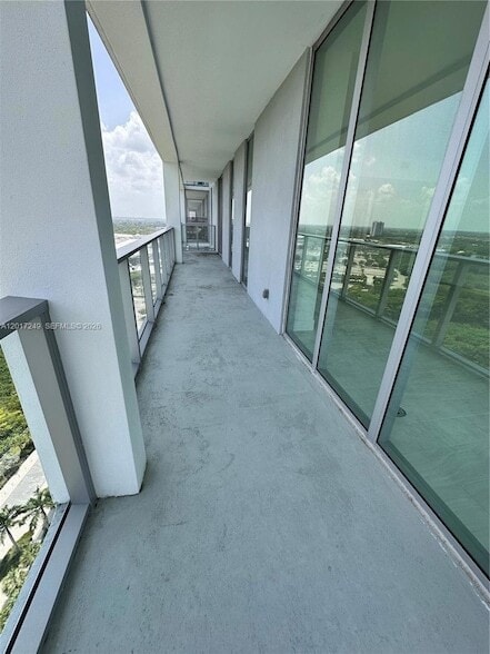 Building Photo - 2000 Metropica Wy Unit 2003