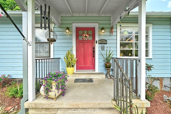 Photo - 202 S 3rd St
