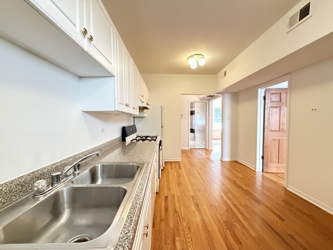 Photo - 4407 N Paulina St Unit G01C
