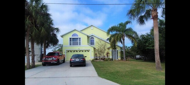 Front of the house the whole bottom level is garage, and laundry. - 7639 Wells Ct