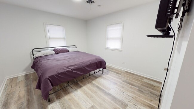 Photo - 301 7th St SW Unit B