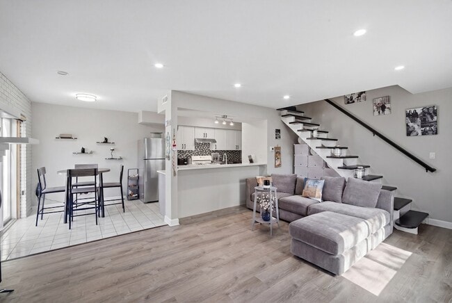 Building Photo - 1495 Cornell Ct Unit 5C