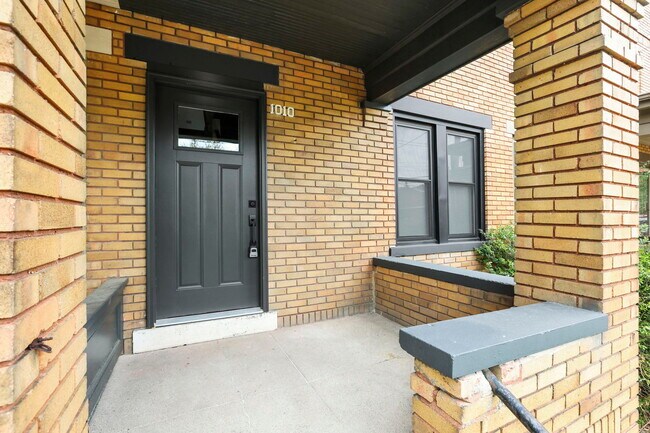 Photo - 1010 Bruck St