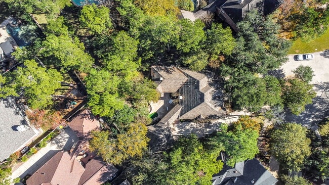 Building Photo - MOVE IN READY! Cream-of-the-crop location in the heart of the cul-de-sac!