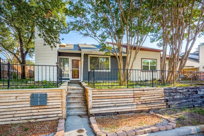 Photo - 511 Post Oak Ln