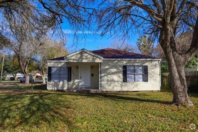 Building Photo - 2330 Cedar Dr Rental