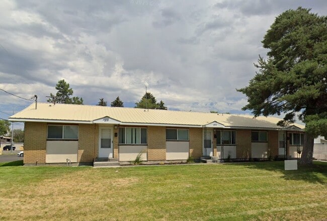 Building Photo - 875 first st.-#875 Unit #875
