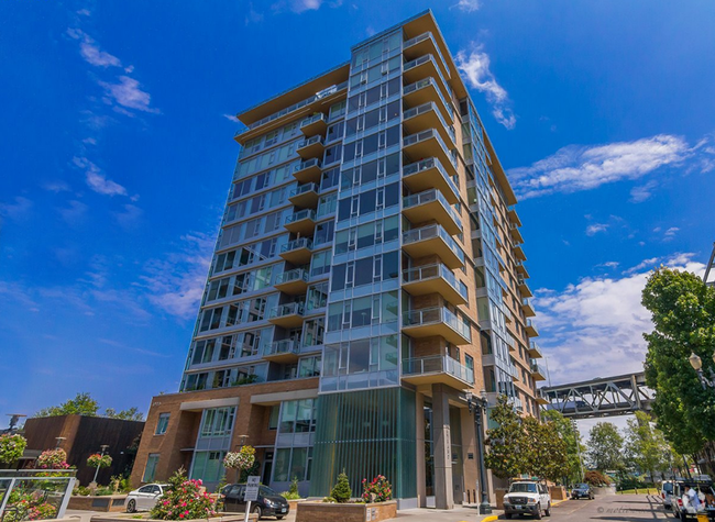 Building Photo - Beautiful 1 Bed 1 Bath Waterfront Condo w/...