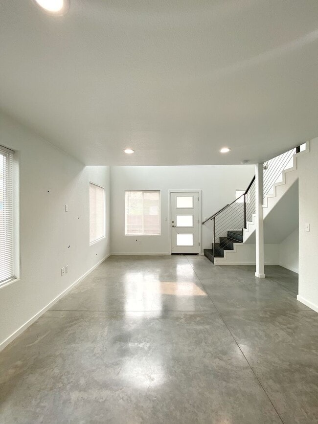 Photo - 541 Sinclair St