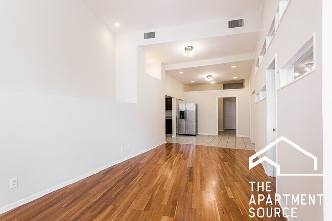 Photo - 2120 W Grand Ave Unit d