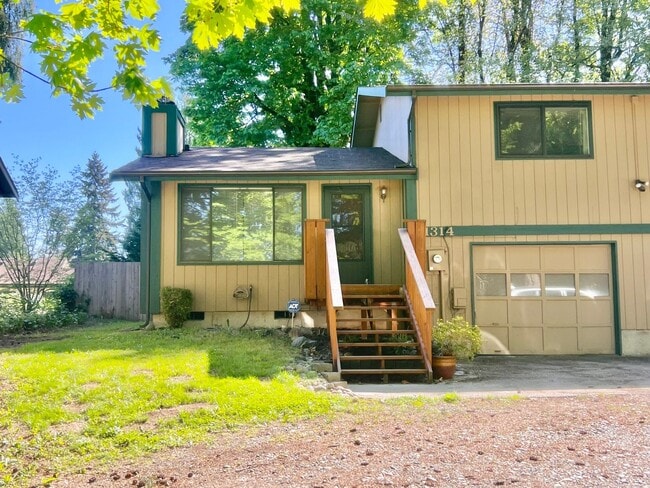 Building Photo - Eastside Olympia/ Must See! Available Now-2bd 1bath